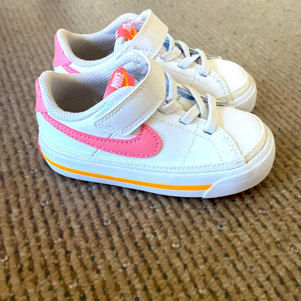 Nike Sneakers 6T